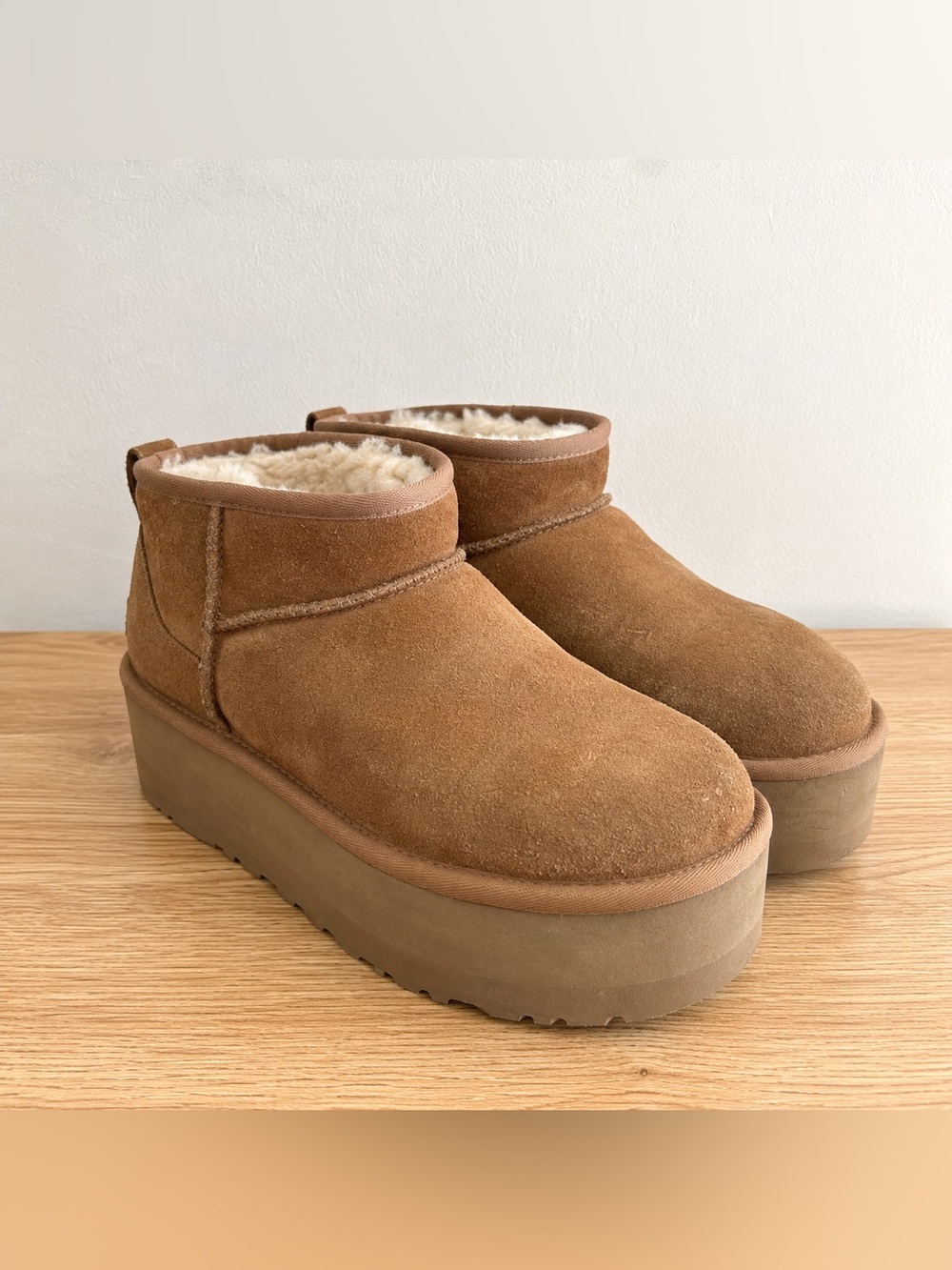 UGG Classic Ultra Mini Platform Boots Chestnut Women’s Size 9